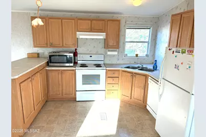34 E Camino De Mesa, Huachuca City, AZ 85616 - Photo 8