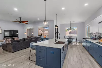 12379 N Pathfinder Drive, Marana, AZ 85658 - Photo 8