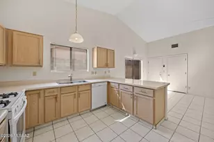 8001 S Carbury Way, Tucson, AZ 85747 - Photo 10