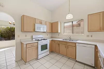 8001 S Carbury Way, Tucson, AZ 85747 - Photo 10