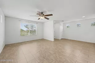 10675 E Singing Canyon Dr, Tucson, AZ 85747 - Photo 8