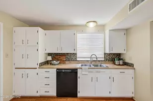 7449 E Eli Dr, Tucson, AZ 85710 - Photo 12