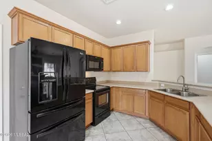 103 E Calle del Capullo, Green Valley, AZ 85614 - Photo 12