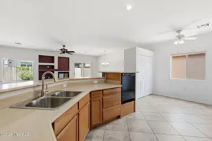 103 E Calle del Capullo, Green Valley, AZ 85614 - Photo 16