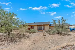 3832 N Gunnison Dr, Tucson, AZ 85749 - Photo 2