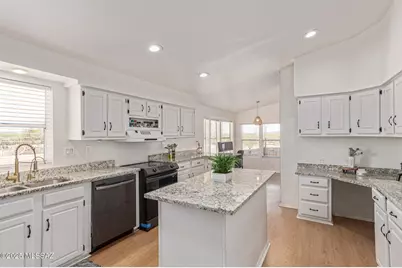15671 W Yellow Horse Road, Tucson, AZ 85736 - Photo 2