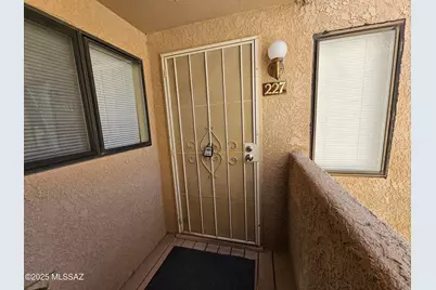 5750 N Camino Esplendora #C 227, Tucson, AZ 85718 - Photo 2