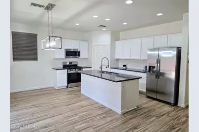 707 W Calle Capotasto, Sahuarita, AZ 85629 - Photo 2