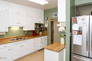 6742 E Montecito Dr, Tucson, AZ 85710 - Photo 4