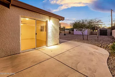 933 N Columbus Boulevard, Tucson, AZ 85711 - Photo 26