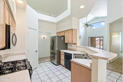 10015 E Via Del Fandango, Tucson, AZ 85747 - Photo 2