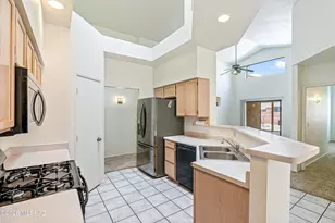 10015 E Via Del Fandango, Tucson, AZ 85747 - Photo 2