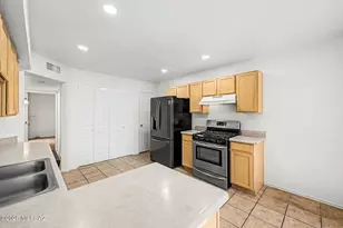 7891 E Roget Dr, Tucson, AZ 85710 - Photo 10
