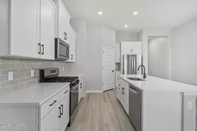 7834 S Wild Prairie Drive S, Tucson, AZ 85757 - Photo 6