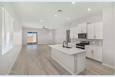 7846 S Wild Prairie Drive S, Tucson, AZ 85757 - Photo 4