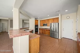 8136 W BOOTED Eagle Ct, Tucson, AZ 85757 - Photo 14