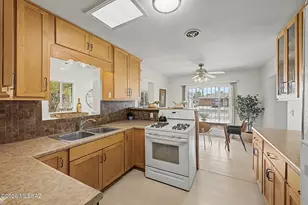 6660 E Koralee Dr, Tucson, AZ 85710 - Photo 2