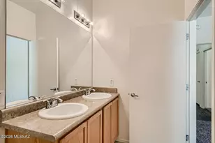 8437 W Green Kingfisher Ln, Tucson, AZ 85757 - Photo 12