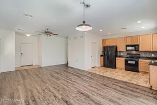 8437 W Green Kingfisher Ln, Tucson, AZ 85757 - Photo 4