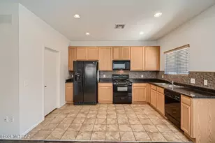 8437 W Green Kingfisher Ln, Tucson, AZ 85757 - Photo 6