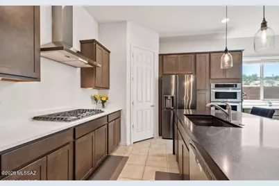 719 E Danum Valley Drive, Oro Valley, AZ 85755 - Photo 2