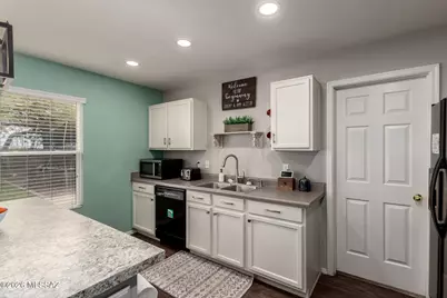8449 E Hodgman Place, Tucson, AZ 85747 - Photo 12