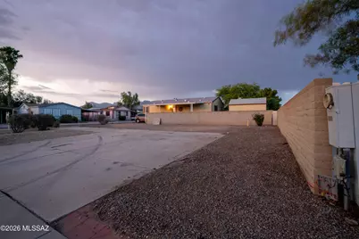 1743 W Seabrooke Drive #43, Tucson, AZ 85705 - Photo 4