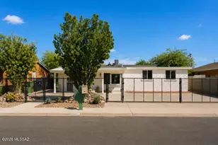 825 W Oahu Ln, Tucson, AZ 85756 - Photo 1