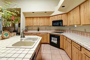 8865 E Honeybear Pl, Tucson, AZ 85749 - Photo 10