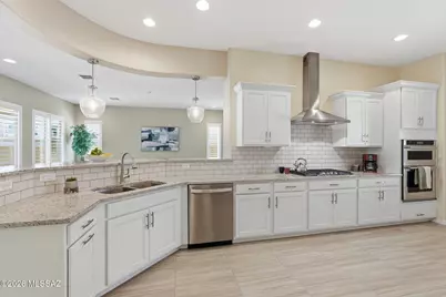 732 E Romsdalen Road, Oro Valley, AZ 85755 - Photo 14