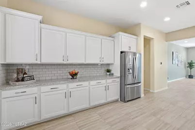 732 E Romsdalen Road, Oro Valley, AZ 85755 - Photo 14