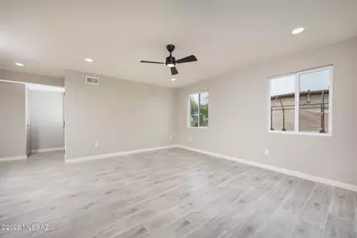 4243 E Los Robles Street, Tucson, AZ 85712 - Photo 2