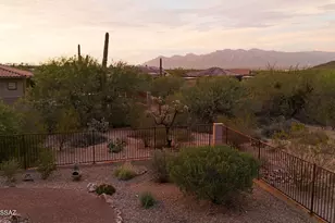 887 S Castar Dr, Tucson, AZ 85745 - Photo 8