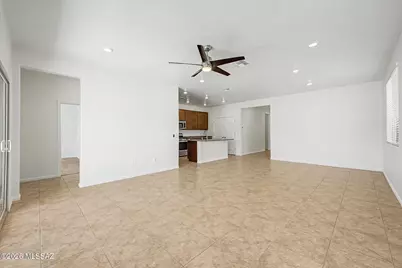 7803 S Sugarbend Drive, Tucson, AZ 85757 - Photo 8
