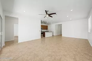 7803 S Sugarbend Dr, Tucson, AZ 85757 - Photo 8