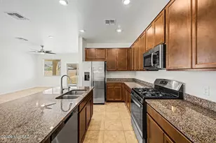 7803 S Sugarbend Dr, Tucson, AZ 85757 - Photo 4