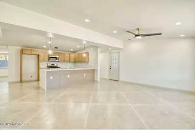 7022 E 5th Street, Tucson, AZ 85710 - Photo 2