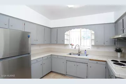 5743 E 10th Street, Tucson, AZ 85711 - Photo 4