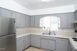 5743 E 10th St, Tucson, AZ 85711 - Photo 4