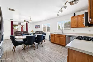636 W Cholla Crest Dr, Green Valley, AZ 85614 - Photo 4