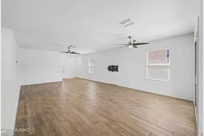 10561 W Waveland Drive, Marana, AZ 85653 - Photo 8