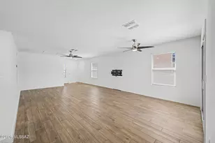 10561 W Waveland Dr, Marana, AZ 85653 - Photo 8