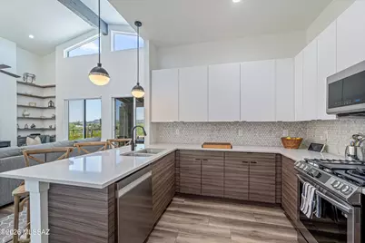 1721 E Vico Bella Luna, Oro Valley, AZ 85737 - Photo 2