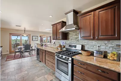 655 W Continental Road, Green Valley, AZ 85622 - Photo 12