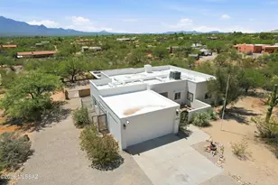 655 W Continental Rd, Green Valley, AZ 85622 - Photo 2