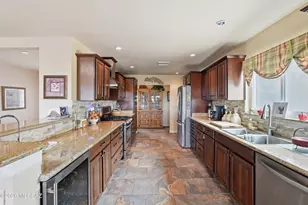 655 W Continental Rd, Green Valley, AZ 85622 - Photo 10