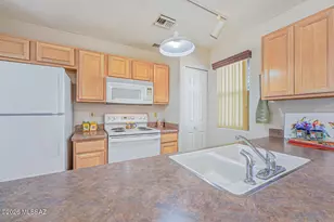 920 W Calle De La Pelotita, Green Valley, AZ 85614 - Photo 16