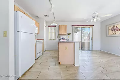 920 W Calle De La Pelotita, Green Valley, AZ 85614 - Photo 10
