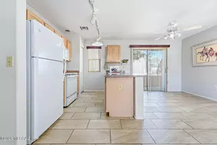 920 W Calle De La Pelotita, Green Valley, AZ 85614 - Photo 10