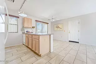920 W Calle De La Pelotita, Green Valley, AZ 85614 - Photo 8
